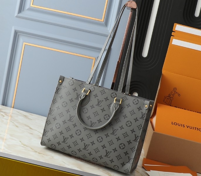 Monogram Ink OnTheGo MM In Trianon Gray angle 2