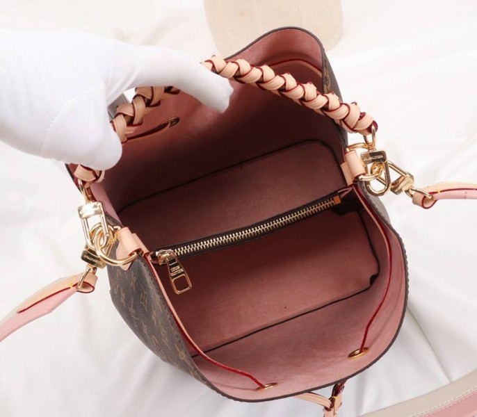 Louis Vuitton Monogram Canvas NeoNoe MM Bag angle 5