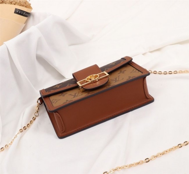 Louis Vuitton Monogram Reverse Canvas Dauphine Chain Wallet angle 5