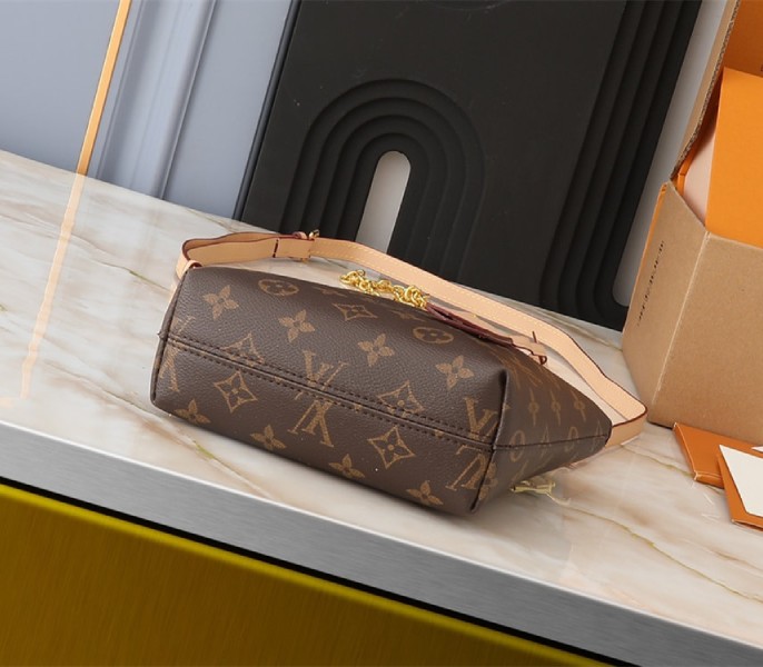 Louis Vuitton Monogram Canvas Lockit BB Bag angle 4