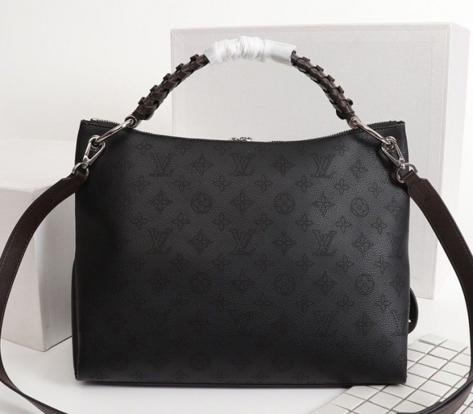 LV Mahina Beaubourg MM Hobo In Black angle 3
