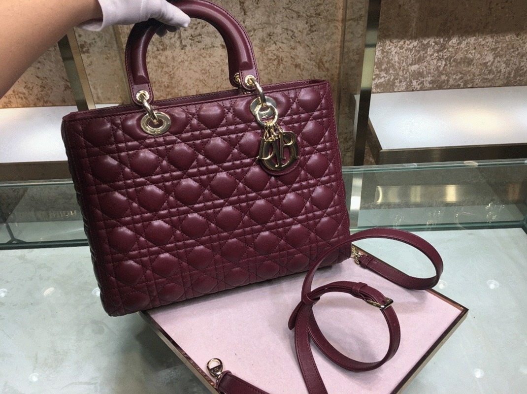 Dior Lady Dior Large Bag Fake in Bordeaux angle 3
