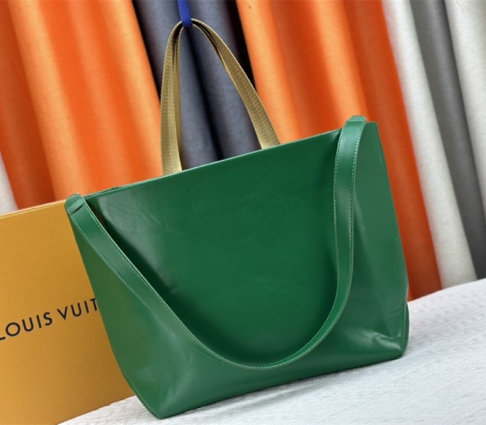 Louis Vuitton Other Leathers Shopper Cabas MM Tote In Green angle 3