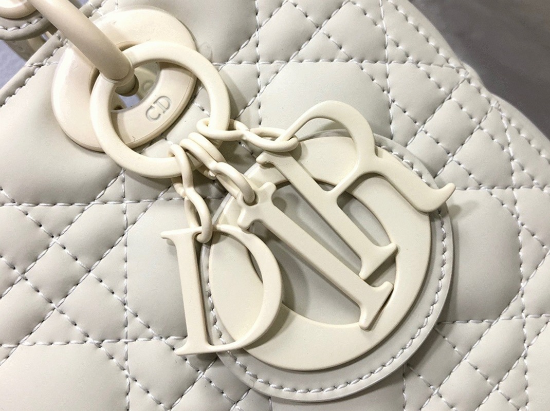 Dior Lady Dior Medium Bag Knockoff in White angle 4