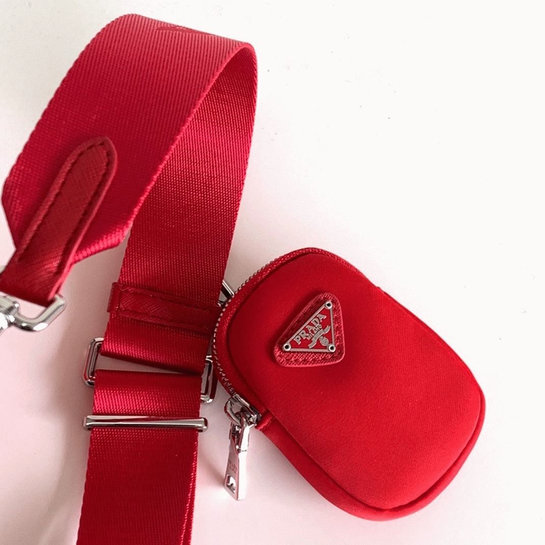 Prada Re-Edition Shoulder Bag Replica in Red angle 2