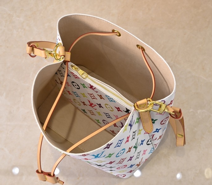 LV X TM Multicolored NeoNoe MM In White angle 5