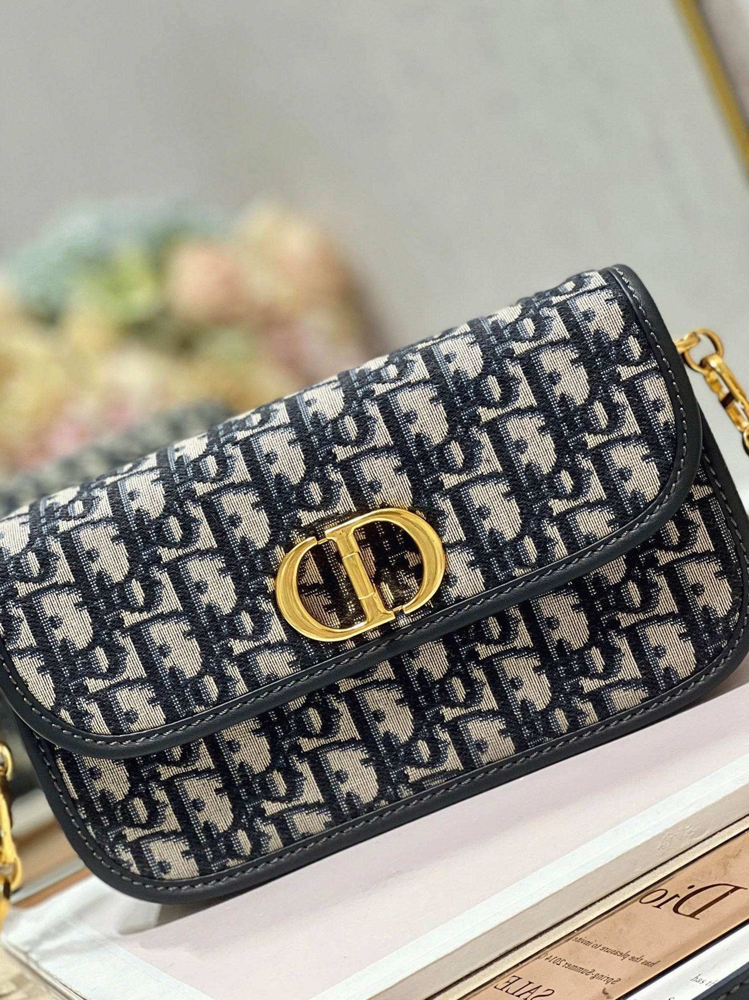 Dior 30 Montaigne Avenue Bag Fake in Blue Dior Oblique Jacquard angle 4