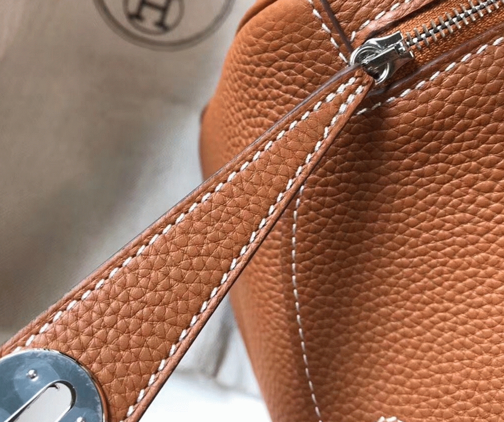 Designer replica Hermes Lindy 30cm bag in gold color angle 5