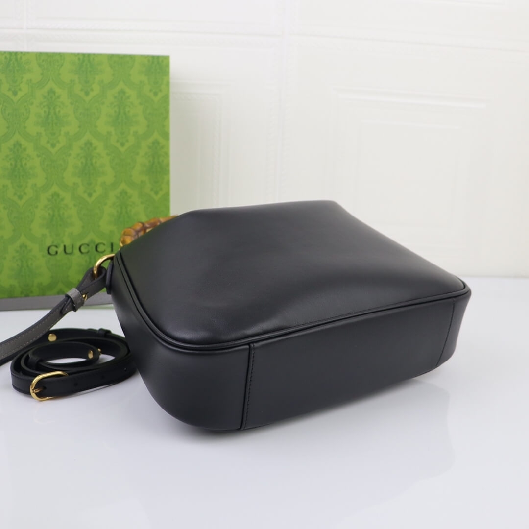 Gucci Diana Medium Shoulder Bag angle 5