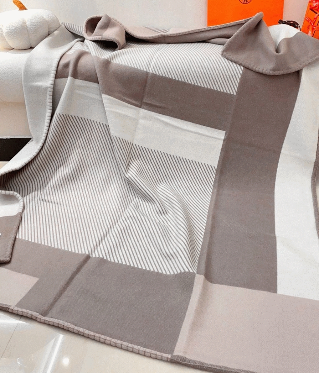 Best replica Hermes H Riviera blanket in beige wool and cashmere angle 3