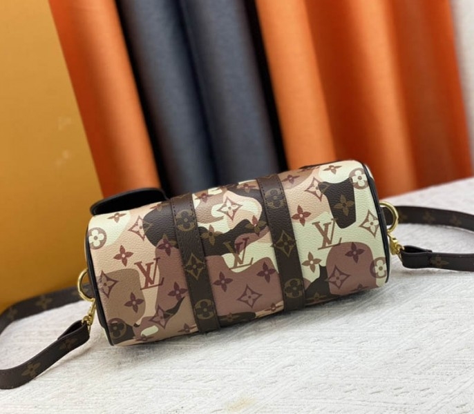 Louis Vuitton J Hope X Keepall Bandouliere 25 Brown Travel Bag In Two Eyes Patches angle 4