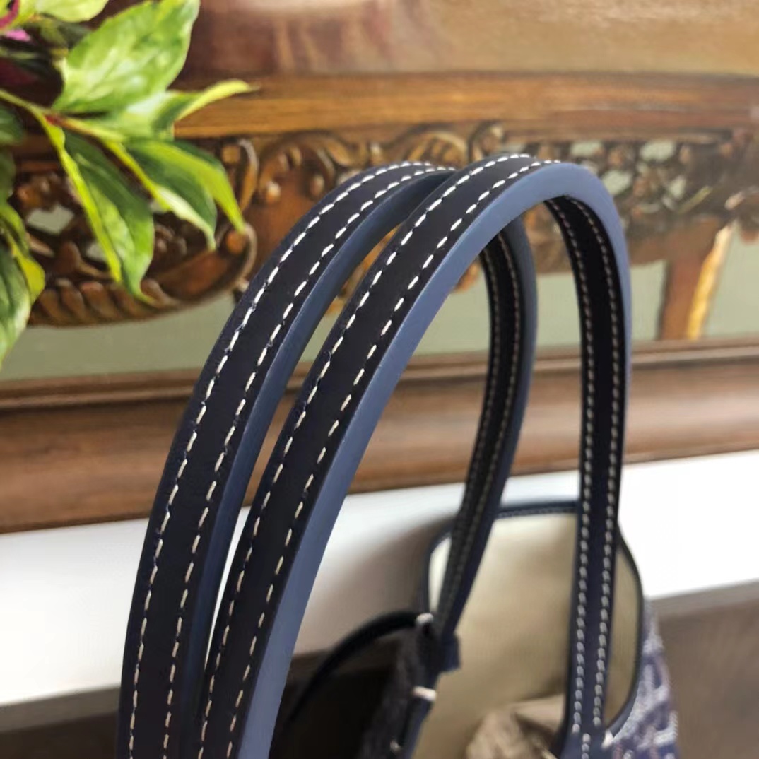 Goyard Tote MM angle 2