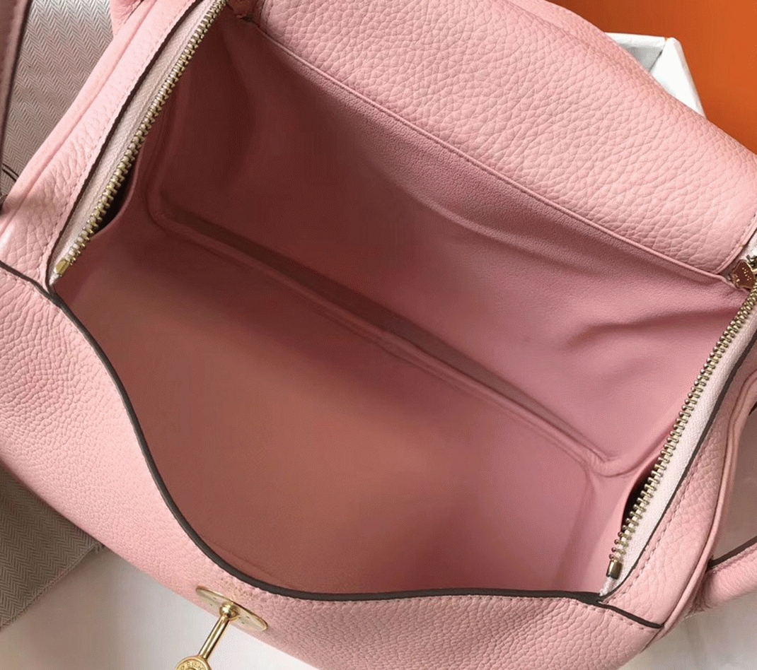 Knockoff Hermes Lindy 30cm bag in pink color angle 2