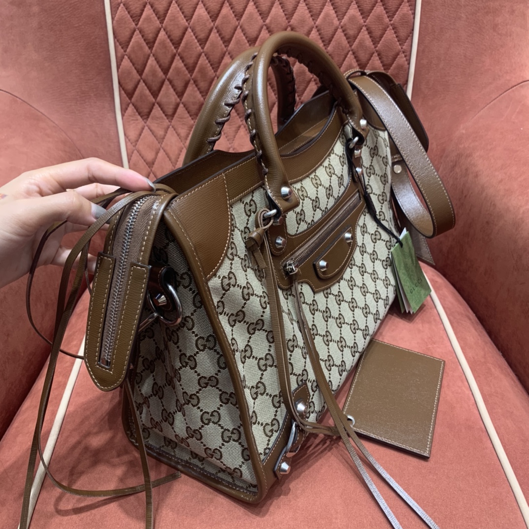 G7 x Balenciagα angle 2