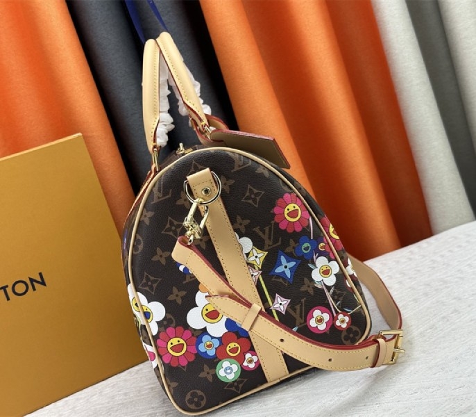 LV X TM Monogram Canvas Keepall Bandouliere 45 angle 4