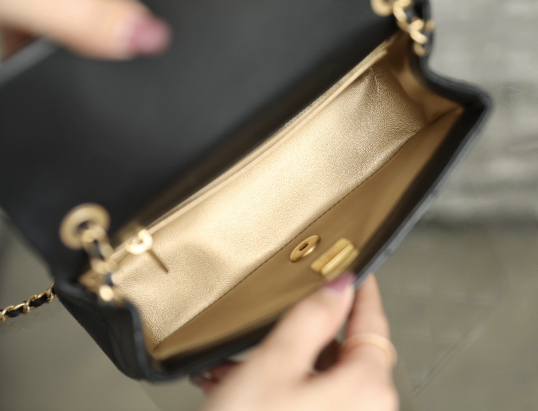 Mini Square bag angle 4