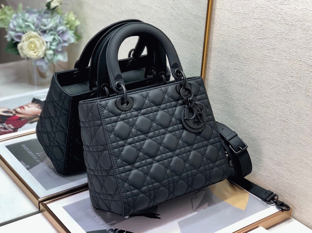 Dior Lady Dior Medium Bag Replica in Black angle 5