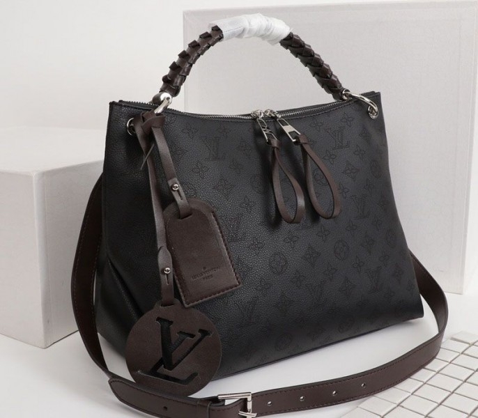 LV Mahina Beaubourg MM Hobo In Black angle 2