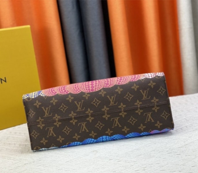 Louis Vuitton X YK Monogram Canvas Onthego MM Tote In Pumpkin angle 5