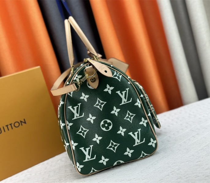 Louis Vuitton Speedy P9 Bandouliere 50 Bag In Green angle 4