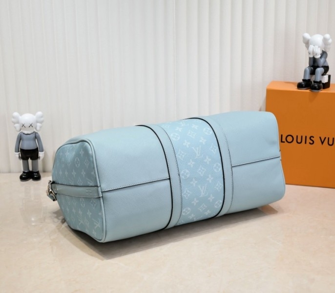 Louis Vuitton Taiga Leather Keepall Bandouliere 50 Travel Bag In Miami Green angle 4