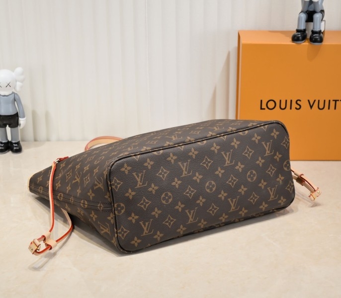 Louis Vuitton Monogram Canvas Neverfull MM Tote In Pink angle 4