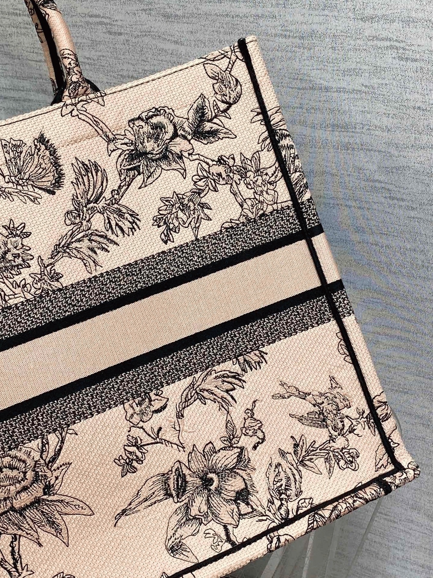 Dior Large Book Tote Bag Fake in Powder Pink Jardin Botanique Embroidery angle 3