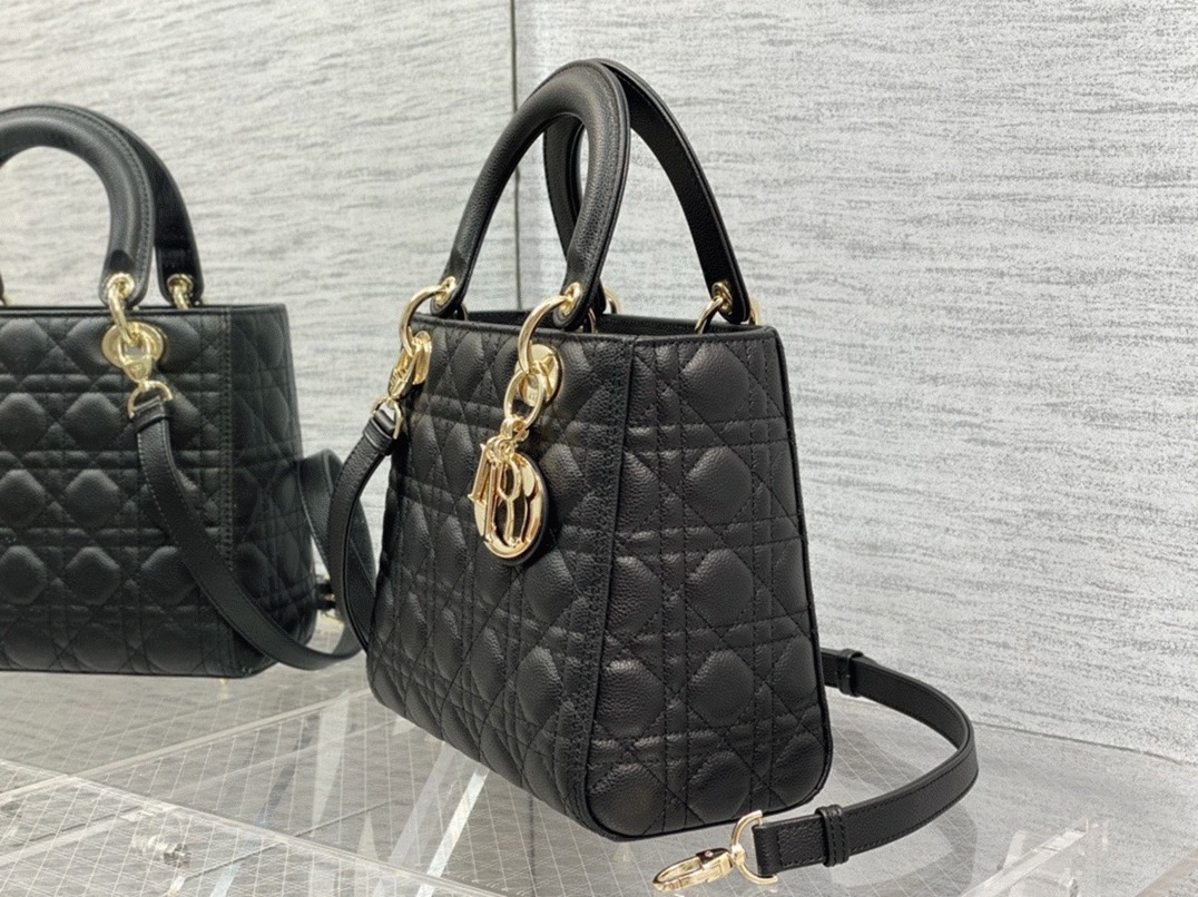 Dior Lady Dior Medium Bag Fake in Noir angle 3