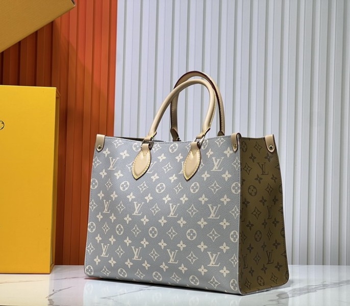 Fall Winter 2024 Onthego MM In Trainon Gray angle 4