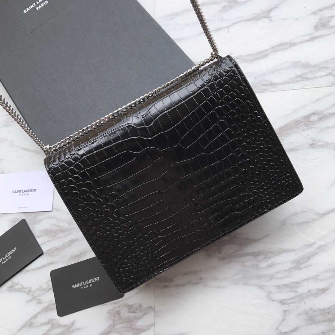 CASSANDRA MONOGRAM CLASP BAG IN CROCODILE EMBOSSED SHINY LEATHER angle 5