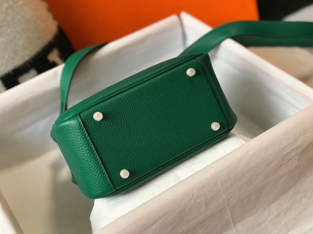 Designer replica Hermes Lindy Mini handbag in green clemence leather angle 3