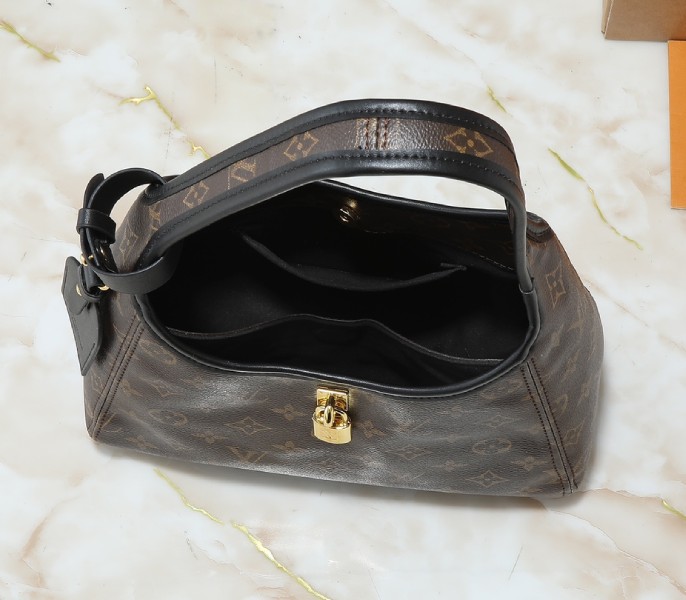 Monogram Canvas The Drop PM angle 5