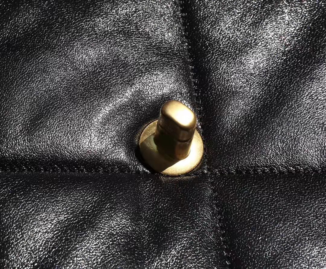 CHANEL 19 LARGE HANDBAG angle 4