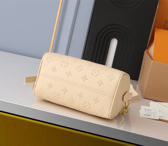 Louis Vuitton Other Leathers Speedy Bandouliere 20 Handbag In Urban Yellow angle 3