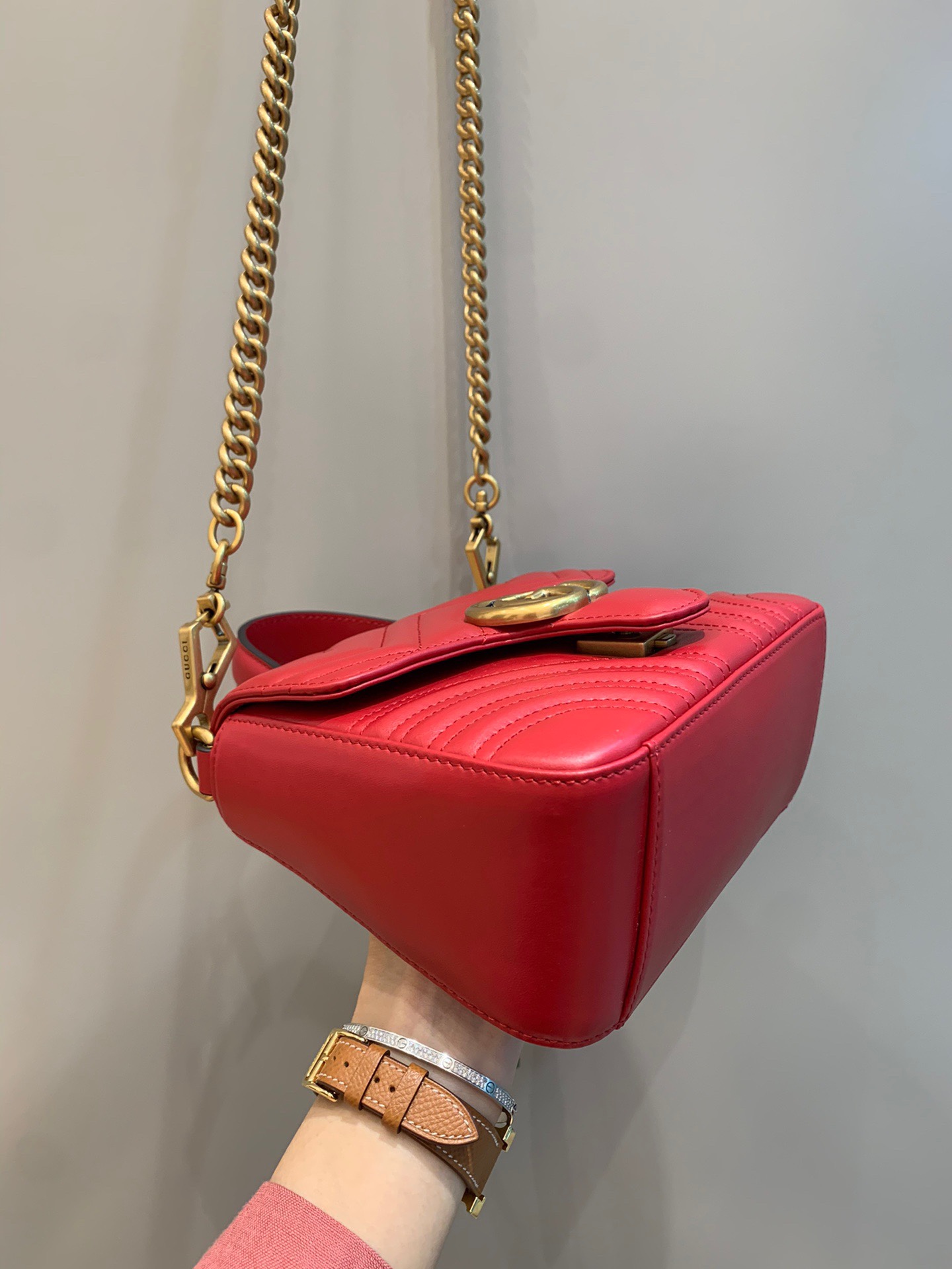 Classic handle bag angle 4