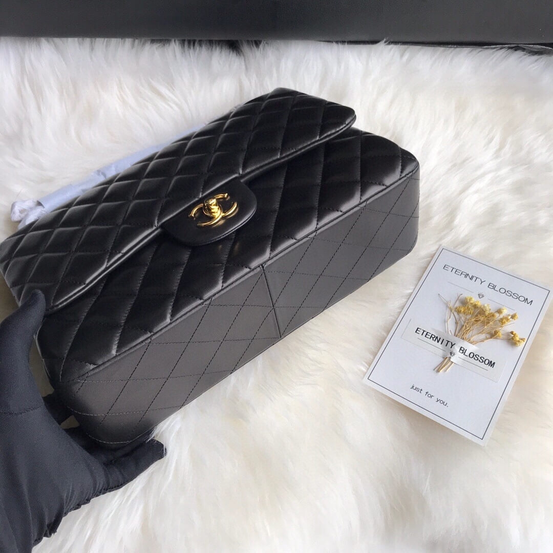 CHANEL LARGE CLASSIC HANDBAG(High-end grade) angle 4