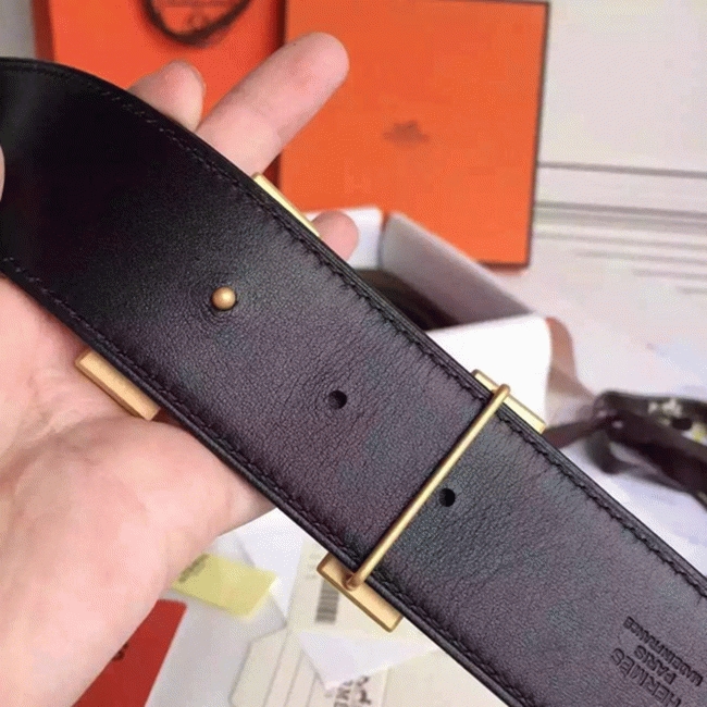 Brown fake luxury Hermes belt buckle angle 3