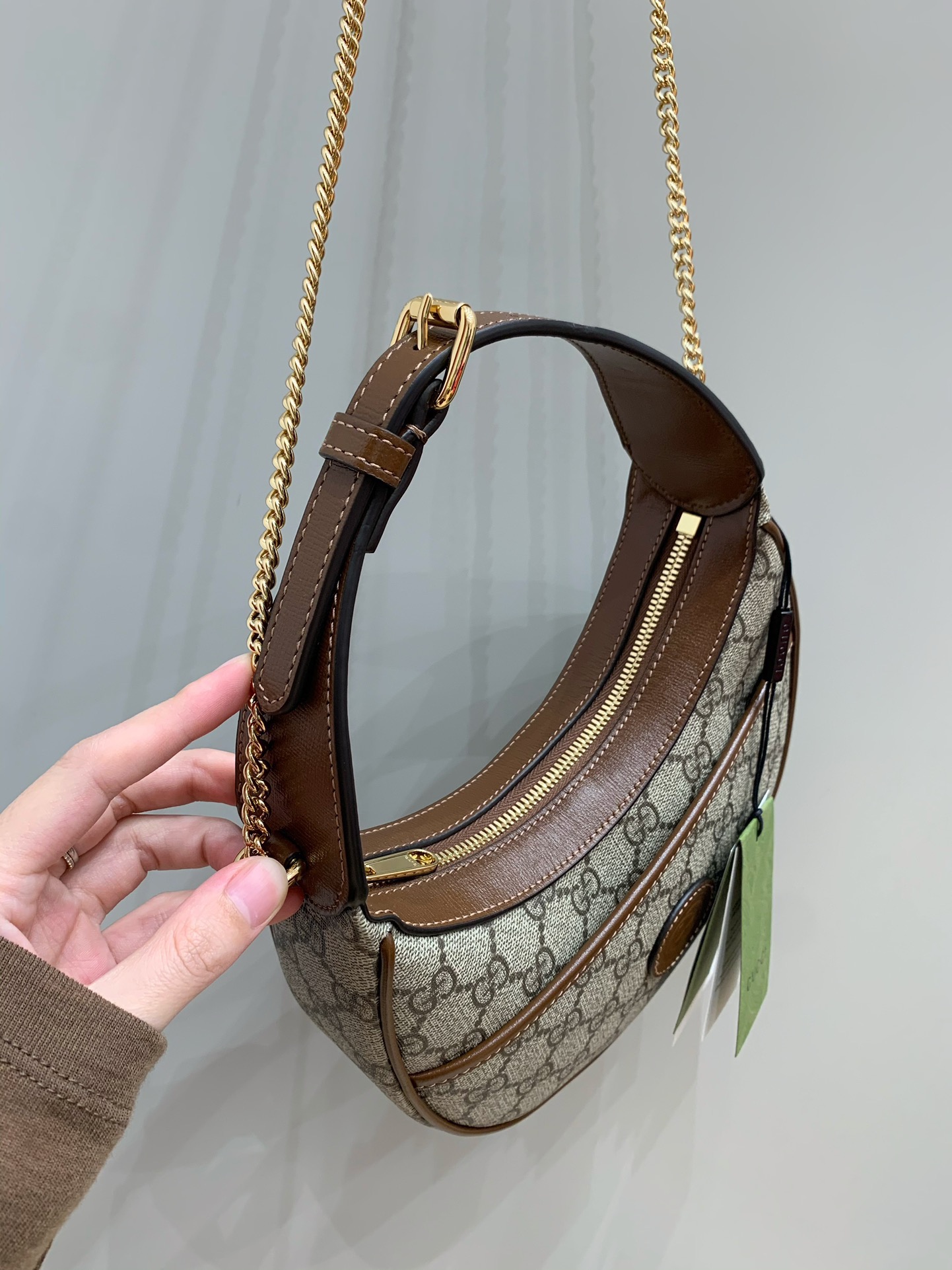 Ophidia handle bag angle 4