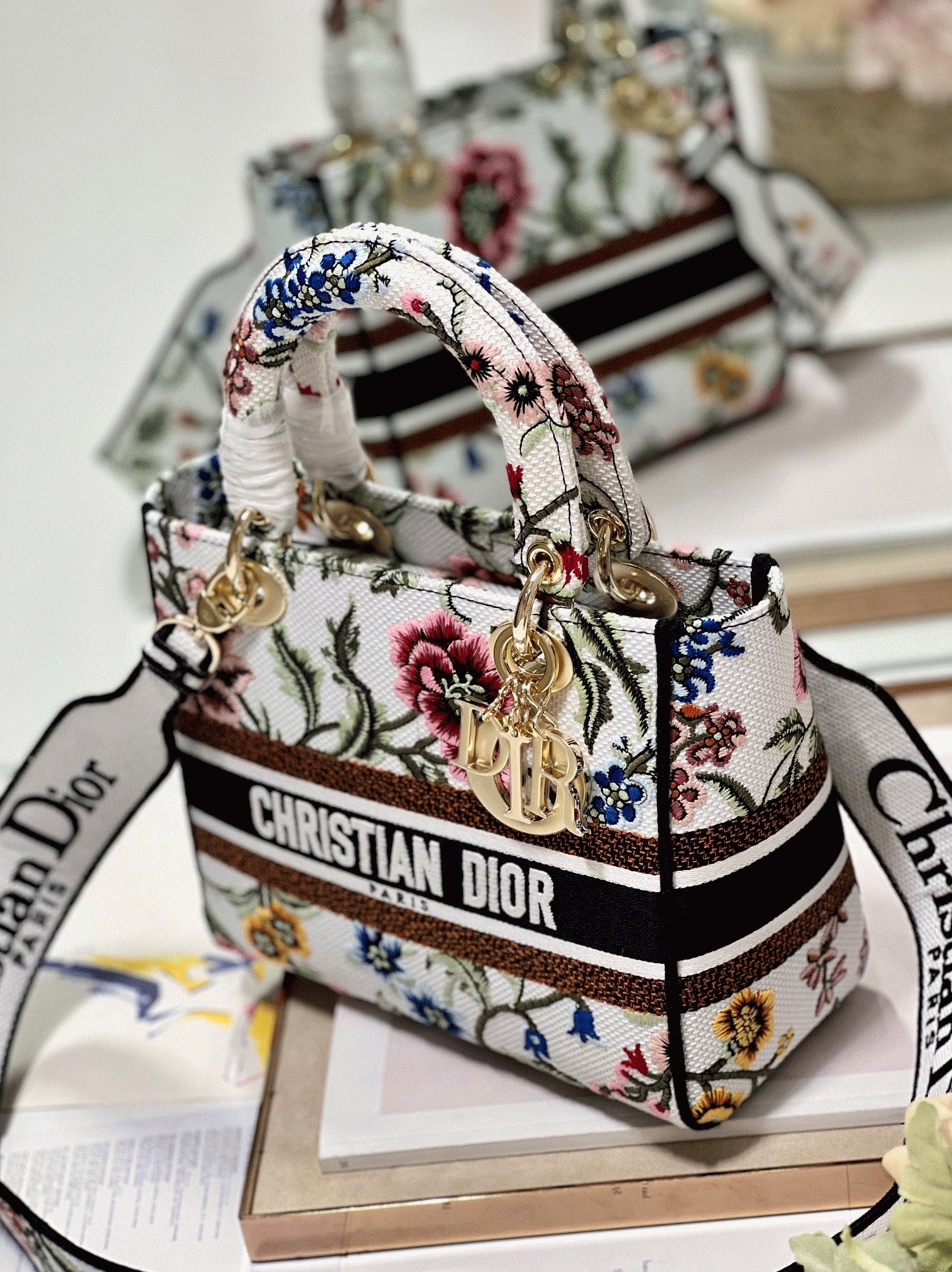Dior Lady D-Lite Medium Bag Fake in White Dior Petites Fleurs Embroidery angle 5