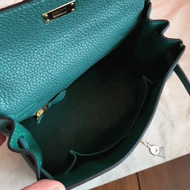 Malachite Clemence Replica Hermes Kelly 25cm Retourne Tote angle 2