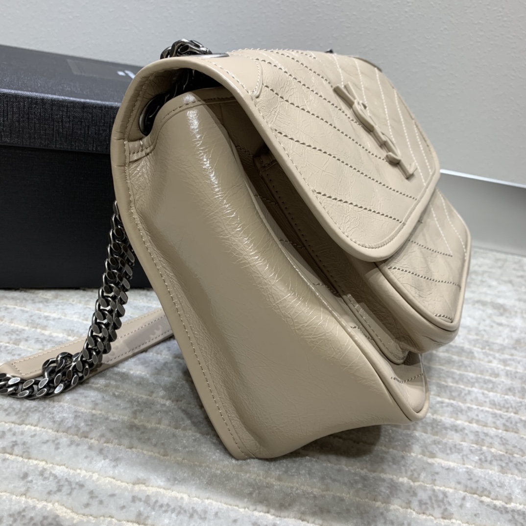 YSL NIKI MEDIUM angle 4