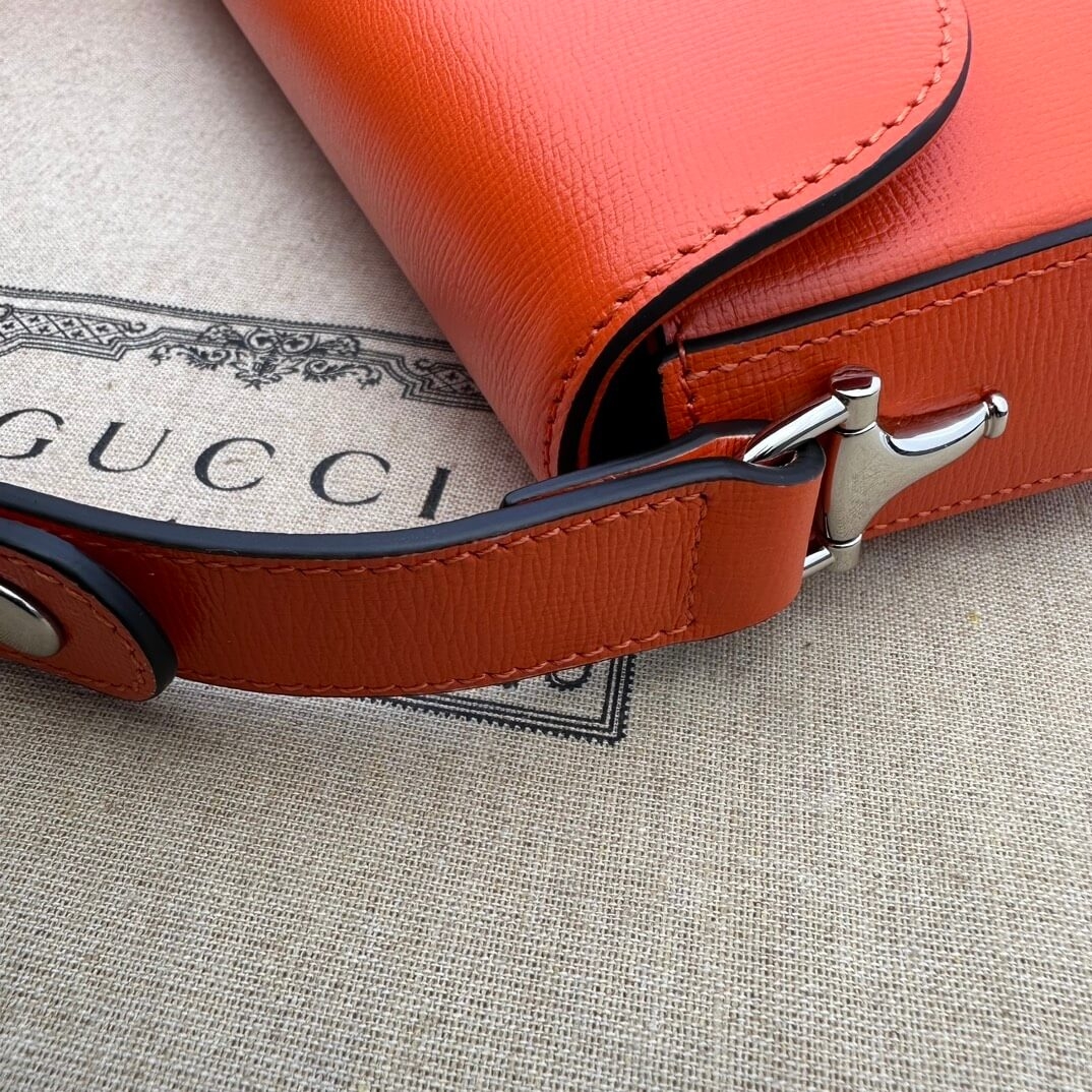 Gucci Horsebit 1955 Small Shoulder Bag angle 5