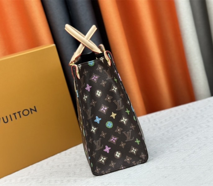 Louis Vuitton Monogram Craggy Onthego MM Tote In Chocolate angle 3