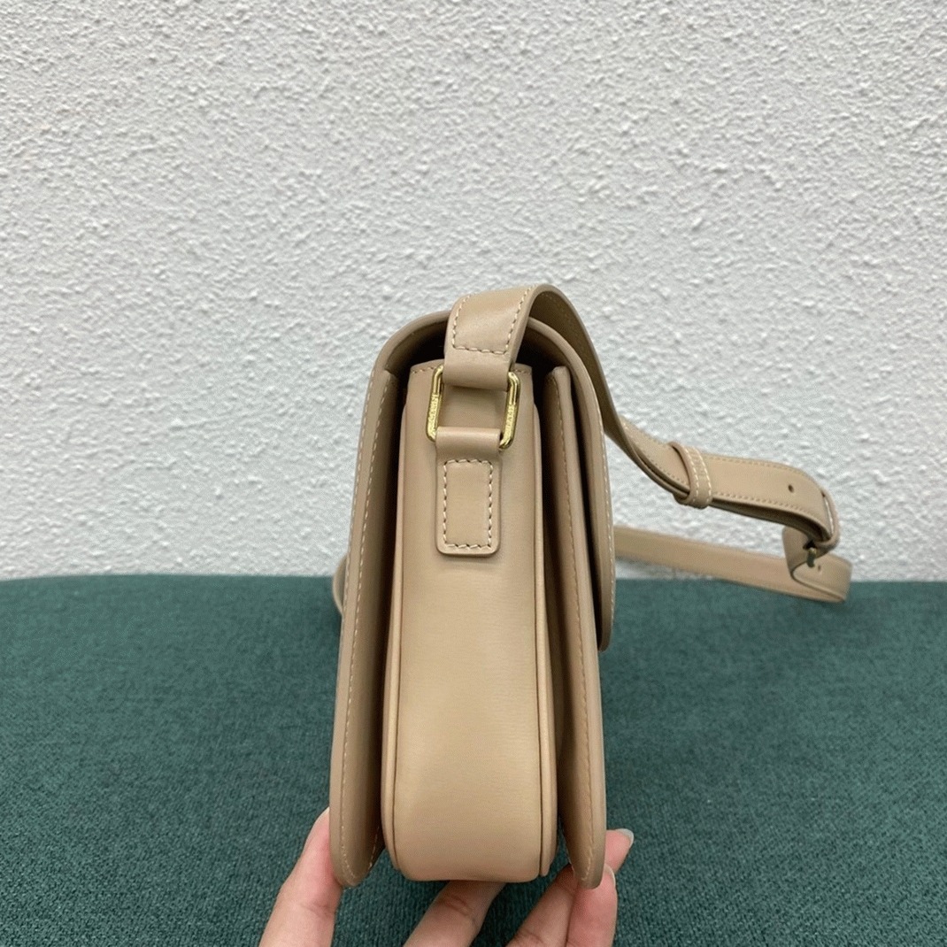 Top Quality Imitation Celine Triomphe Medium Bag In Nude angle 5