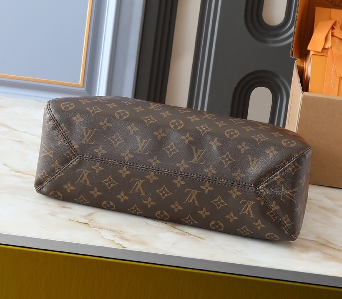 Monogram Canvas The Drop GM angle 4