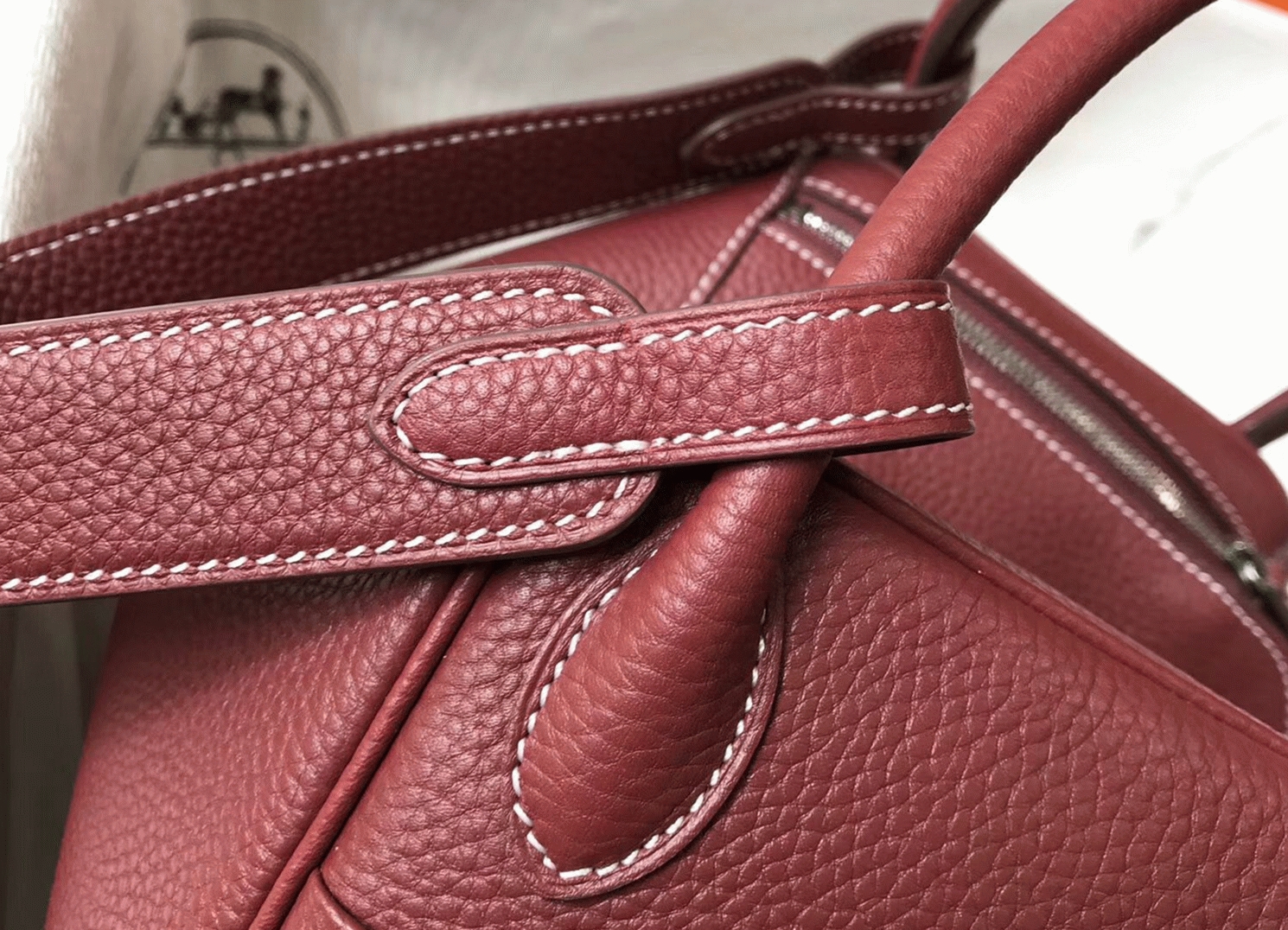Knockoff Hermes Lindy 26cm handbag in bordeaux angle 5