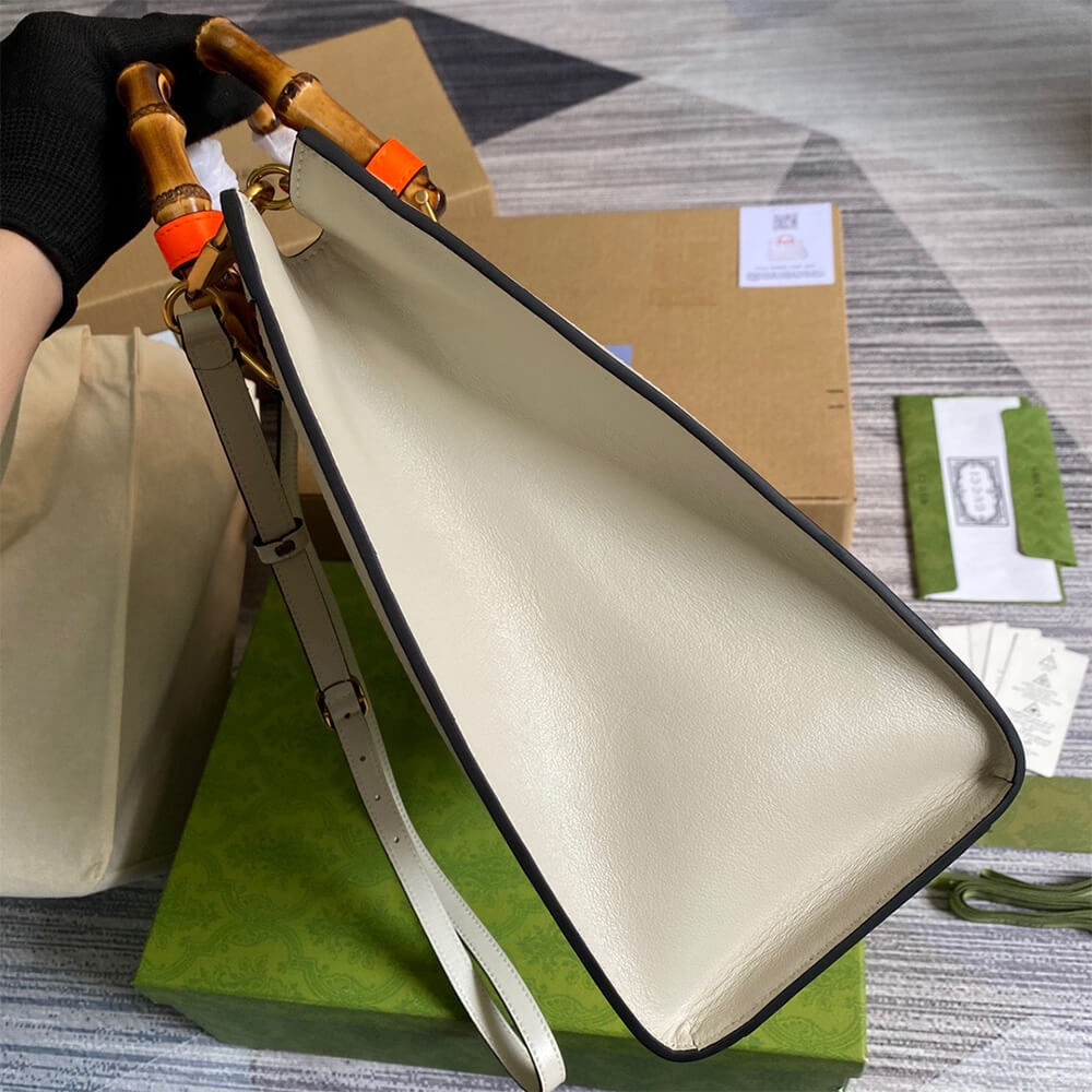 Gucci Diana medium tote bag angle 2