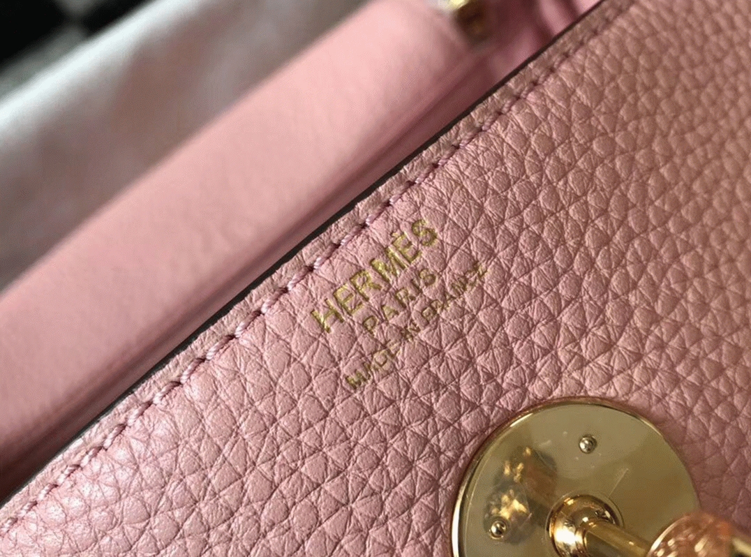 Replica Hermes Lindy 26cm handbag in pink angle 3