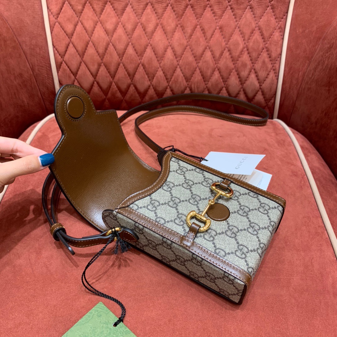 Gucc1 Horsebit bag angle 5