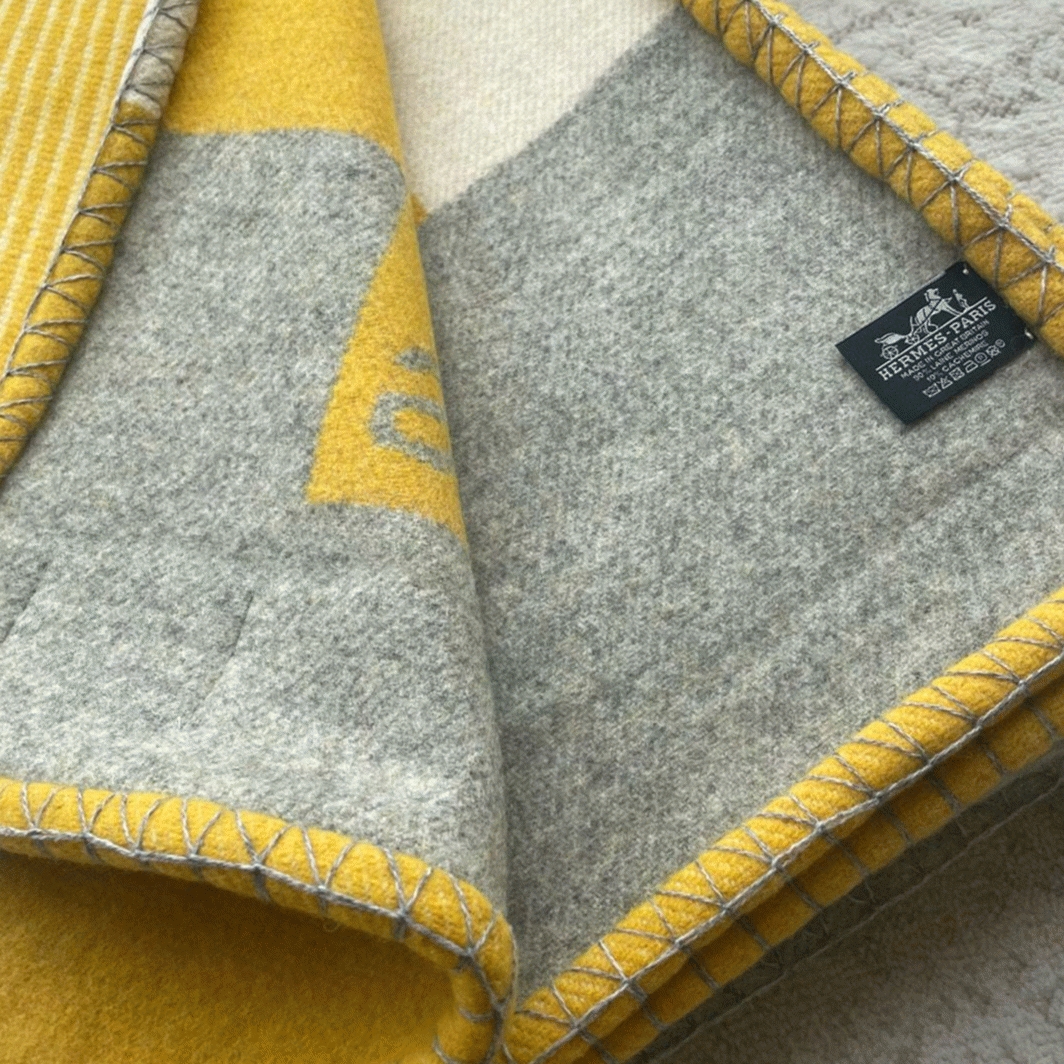 Replica Hermes H Riviera blanket in yellow wool and cashmere angle 2